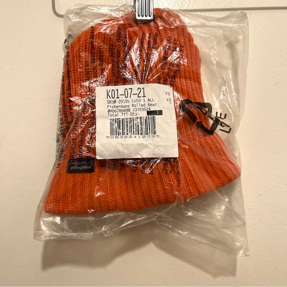 Patagonia Fisherman's Rolled Beanie (Rare Color) - Picture 4 of 4